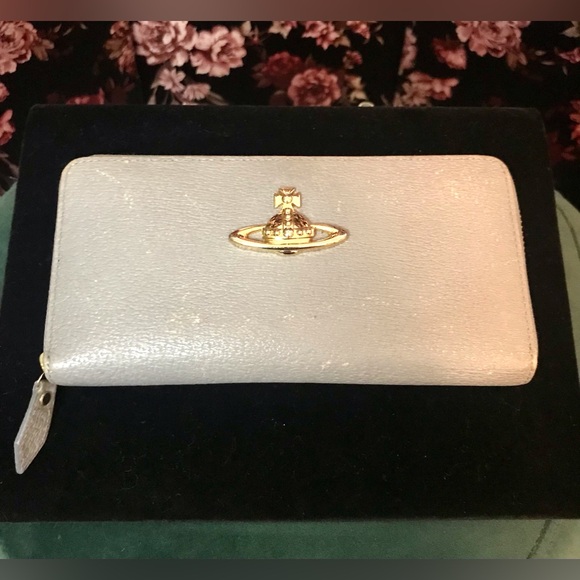 Vivienne Westwood Gray Orb Clutch With Gold Tone Hardware Clutch - Picture 8 of 14